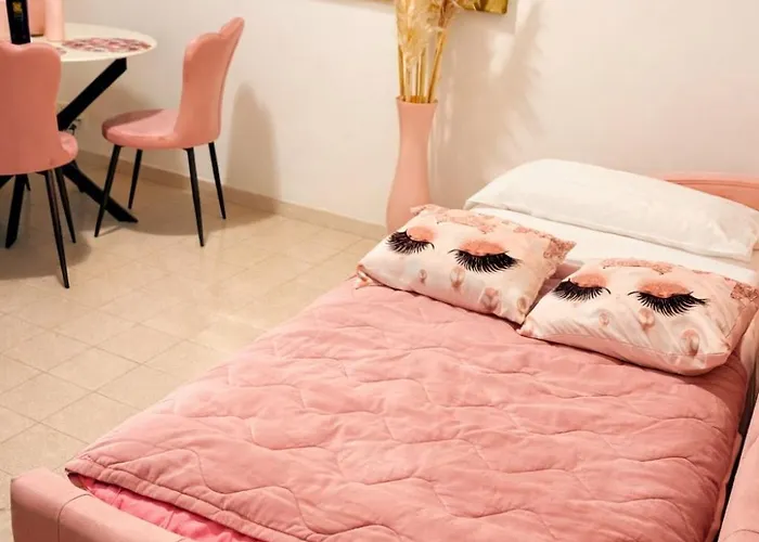 Colosseum Window 1800-romantic * Řím